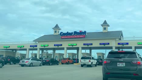 Vehicles-entering-the-Cedar-Point-Amusement-Park-through-the-main-gate