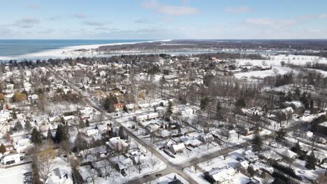 Panoramic-drone-view-of-Niagara-On-The-Lake,-Ontario