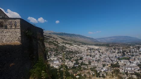Vistas-De-Gjirokastër-Desde-La-Fortaleza-Y-El-Castillo