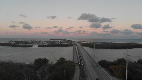 Ohio-Key-Florida-Keys-Übersee-Autobahnbrücke-A1A-Bahia-Honda-Channel-Reise-Urlaub-Tourismus-Sonnenuntergang-Luftdrohne-Aufsteigend