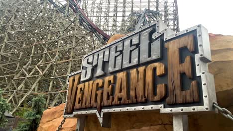 Steel-Vengeance-Wooden-Roller-coaster-in-Cedar-Point,-Sandusky,-Ohio