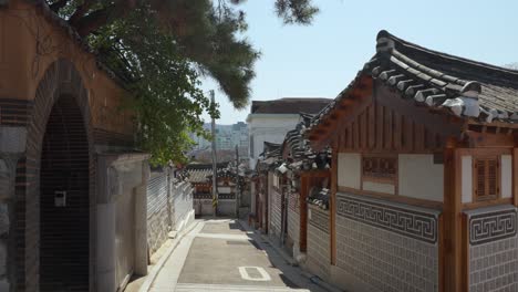Facades-of-traditional-Korean-houses-in-Bukchon-Hanok-Village-in-Seoul,-South-Korea