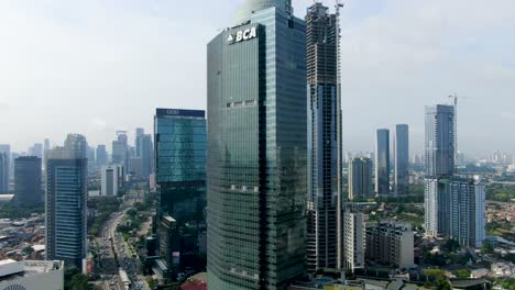 BCA-Wolkenkratzer-Und-Stadtbild,-Jakarta-In-Indonesien