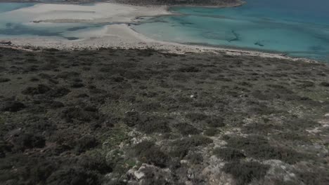 White-sand-beach-with-turquoise-blue-lagoon-on-Crete-Island,-Greece