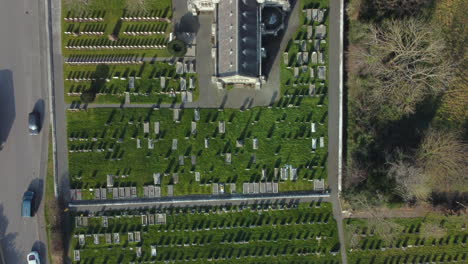Eine-Luftaufnahme-Der-Marmorkirche-In-Bodelwyddan-An-Einem-Sonnigen-Morgen-Von-Oben,-über-Der-Kirche-Und-Dem-Turm,-Denbighshire,-Nordwales,-Großbritannien