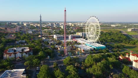 4K-Cinematic-drone-panning-over-the-thrill-rides-at-ICON-Park-including-the-Freefall,-Sling-Shot,-Star-Flyer,-and-the-Ferris-Wheel-on-I-Drive