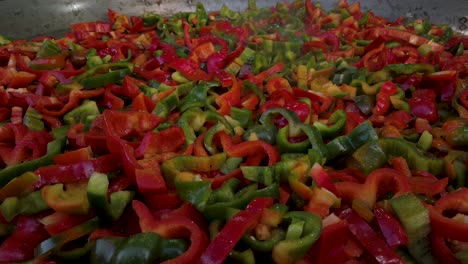 Frying-Red-and-Green-peppers-on-street-vendor-frying-pan,-Closeup