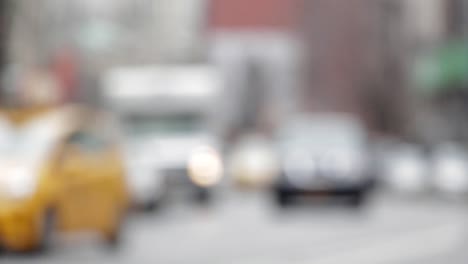 Verschwommene-Aufnahme-Des-Verkehrs-In-Einer-Städtischen-Umgebung-Wie-New-York-City,-New-York