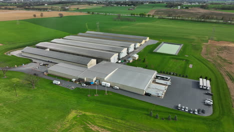 Commercial-poultry-chicken-factory-farm-production-in-USA