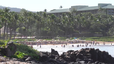 Hawaii-beach-vacation,-luxury-beach-resorts,-ocean-views,-and-people-having-fun-in-the-sun