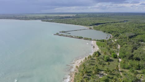 Desembocadura-Del-Río-Soco-Y-Paisaje-Circundante-En-República-Dominicana