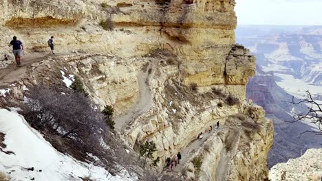 Fear-of-Heights,-Narrow-Trail-into-the-South-Rim-of-the-Grand-Canyon-with-steep-cliffs-and-drop-offs