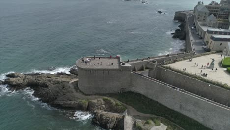 Drohnenaufnahmen-Der-Mauer-Von-Saint-Malo,-Bretagne,-Frankreich