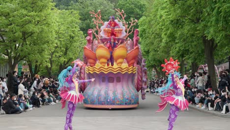 Parade-dancers-and-a-colorful-float-entertain-the-crowd-at-Everland-Amusement-Park