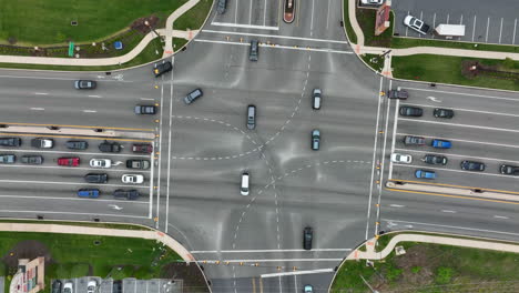 Travel-traffic-patterns-in-busy-intersection