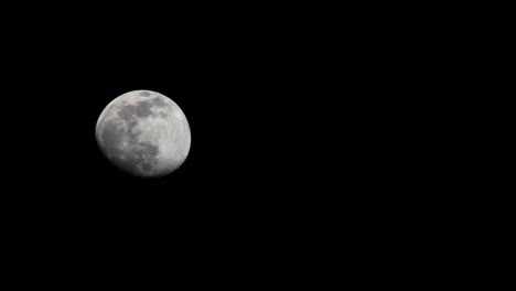 Slow-time-lapse-of-the-full-moon-across-the-deep-dark-night-sky