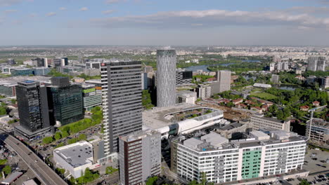 Luftaufnahme-Des-Bürogebäudebezirks-Der-Skyline-Der-Stadt,-Bukarest,-Rumänien