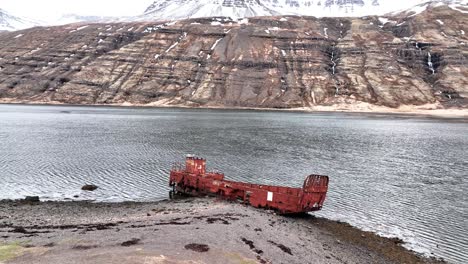 WWII-US-Navy-LCM-Ship-Wreck-In-Mjoifjordur,-Iceland---aerial-pullback