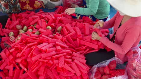 Close-up-shot-of-group-of-people-packing-rose-apple-at-Can-Tho-city