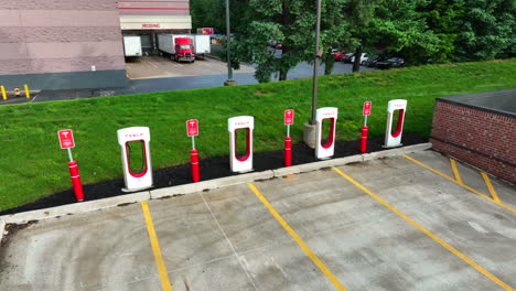 Line-up-of-Tesla-Superchargers