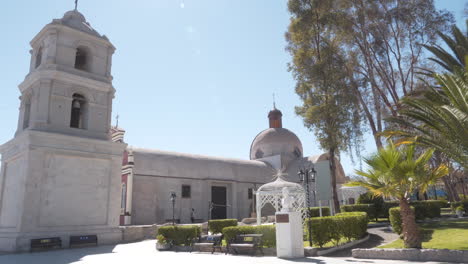 Quadratische-Matilla-Kirche-Im-Norden-Chiles