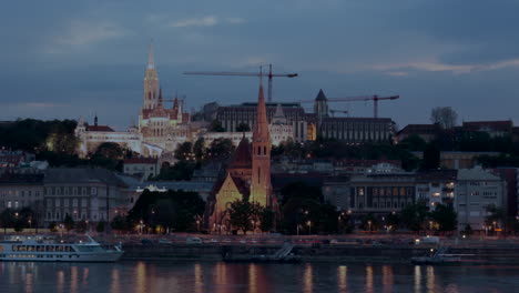 Day-to-night-time-lapse-of-Fisherman's-Bastion,-Budapest