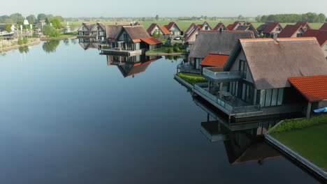 Waterstaete-Ossenzijl-Ferienresort-Mit-Villen-In-Ossenzijl,-Friesland,-Niederlande