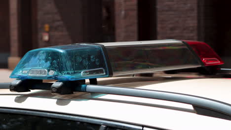Close-up-of-flashing-blue-and-red-lights-on-police-car