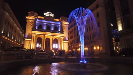 Nachtzeitraffer-Des-Odeon-Theaters,-Victory-Avenue,-Bukarest,-Rumänien