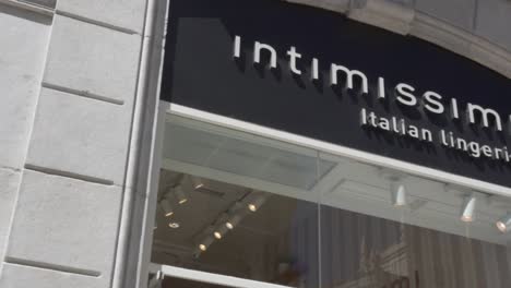 Slow-pan-of-the-storefront-of-an-intimissimi-store
