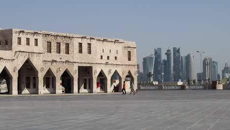 Souq-Wakif-Es-El-Mercado-Más-Antiguo-De-Qatar,-Era-Un-Lugar-De-Negocios-Para-Los-Ciudadanos-Qataríes-Locales-Y-Los-Comerciantes-Extranjeros