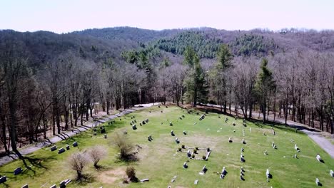 Graveyard-in-Mountains-of-North-Carolina-Aerial-Push-in-4k
