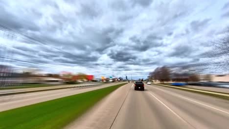 Hiperlapso-De-Conducción-A-Través-De-Las-Calles-De-La-Ciudad-De-Janesville,-Wisconsin