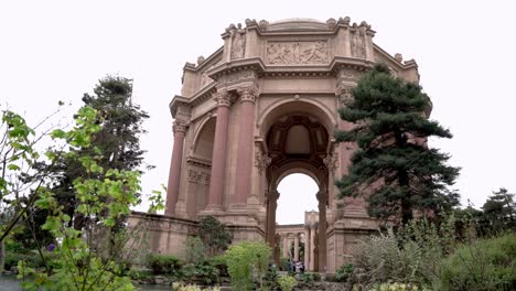 Majestic-view-of-the-Palace-of-Fine-Arts-in-San-Francisco,-California