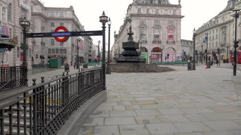 Stabilized-shot-of-Piccadilly-Circus-square,-empty-and-deserted-during-the-Covid-19-pandemic