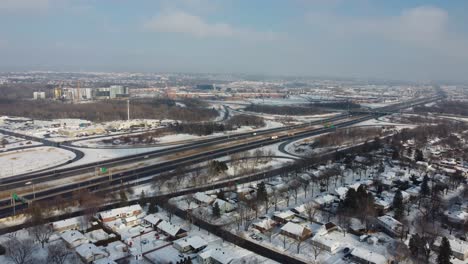 Langsames-Aufdecken-Einer-Autobahn-Im-Winter