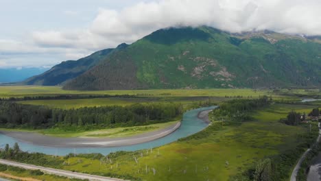 4K-Video-of-Alaska-Mountains-in-Summer