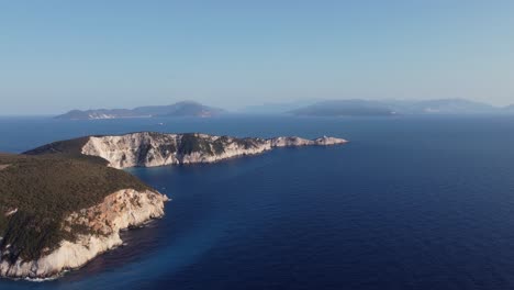 Zerklüftete-Landschaft-Mit-Klippen-Am-Meer-Auf-Der-Insel-Lefkada,-Griechenland