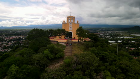 Frontalansicht-Von-Staris-Und-Kirche-In-Puebla