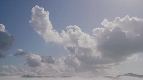 Cielo-Azul-Con-Nubes-Blancas