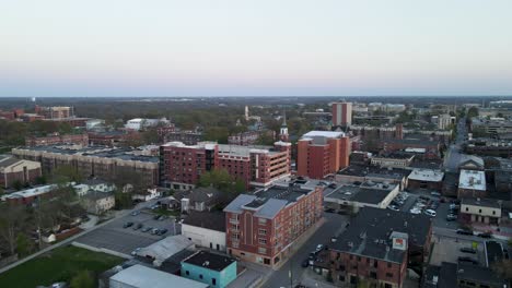Downtown-Midwest-American-City-of-Columbia,-Missouri---Aerial-Drone-Flight
