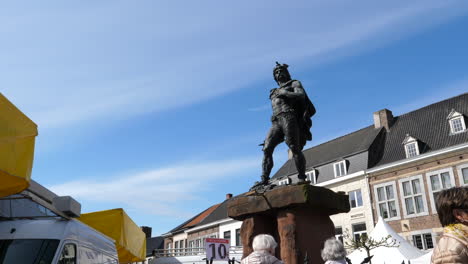 Ambiorix-Statue-Standing-Proud-above-the-Weekly-City-Market,-Tongeren