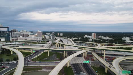 Filmische-Luftaufnahmen-Der-Im-Jahr-2022-Renovierten-Fl-Interstate-4-Aus-Südwesten