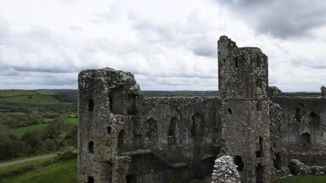 Ruinas-Del-Castillo-De-Llawhaden-En-La-Campiña-Galesa,-Pembrokeshire-En-Gales,-Reino-Unido