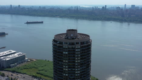 A-drone-view-of-the-Hudson-River-from-NJ-on-a-sunny-day