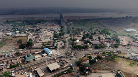 Rotonda-En-La-Rotonda-De-La-Ciudad-De-Makurdi-Del-Estado-Benue-De-Nigeria---Vista-Aérea-En-órbita