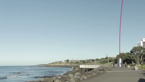 New-Plymouth-Coastal-Walkway-Wind-Wand,-Neuseeland