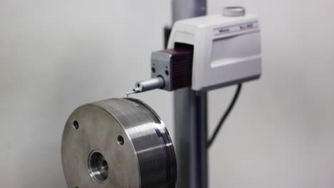 controller-for-Coordinate-Measuring-Machine-produce-by-Zeiss-in-a-quality-inspection-Lab
