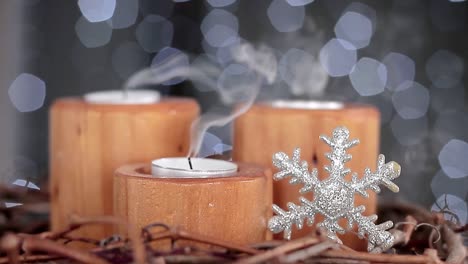 Kerzen-Brennen-Hell-Zur-Weihnachtszeit-Stockvideo