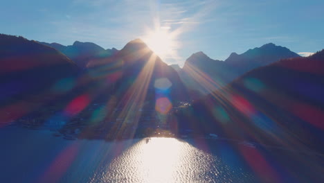 Austria-Celestial-Achensee-Lago-De-Montaña-Vista-De-La-Puesta-De-Sol,-Vuelo-De-Drones-Naturales,-Empuje-Lento,-Gran-Angular